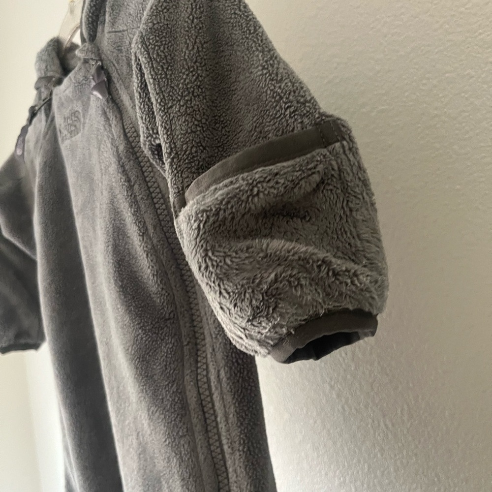 The North Face gray babies fleece. - Picture 3 of 6